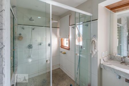 Casa à venda com 769m², 3 quartos e 5 vagasBanheiro da Suite 1