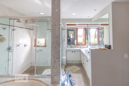 Casa à venda com 769m², 3 quartos e 5 vagasBanheiro da Suite 1