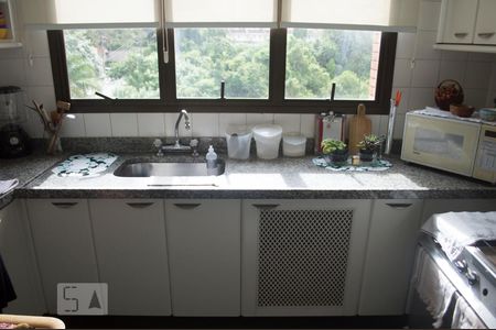 Apartamento à venda com 125m², 3 quartos e 2 vagas Apartamento à venda com 125m², 3 quartos e 2 vagasCozinha