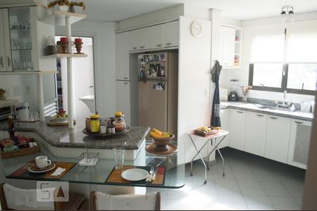 Apartamento à venda com 125m², 3 quartos e 2 vagas Apartamento à venda com 125m², 3 quartos e 2 vagasCozinha