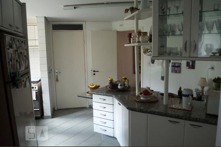 Apartamento à venda com 125m², 3 quartos e 2 vagas Apartamento à venda com 125m², 3 quartos e 2 vagasCozinha