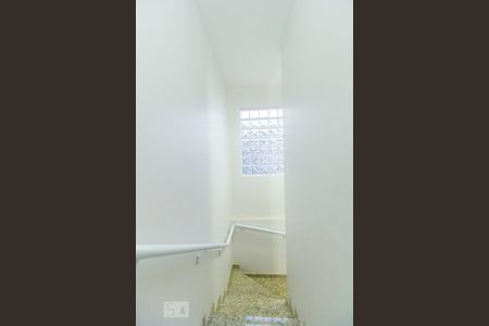 Casa à venda com 160m², 3 quartos e 4 vagasEscada