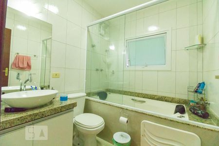 Casa à venda com 160m², 3 quartos e 4 vagasBanheiro Quarto 2 - Suíte