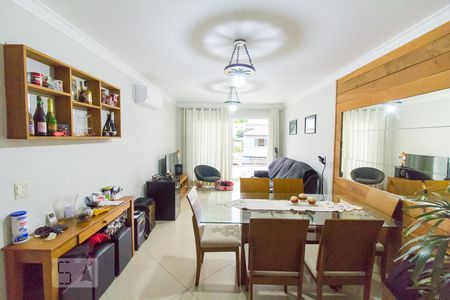 Sala e Sala de Jantar de casa à venda com 3 quartos, 160m² em Vila Carbone, São Paulo