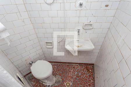 Banheiro de casa para alugar com 1 quarto, 30m² em Jardim Maria Estela, São Paulo