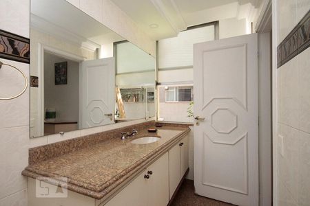 Apartamento à venda com 287m², 3 quartos e 2 vagasBanheiro da Suíte 1