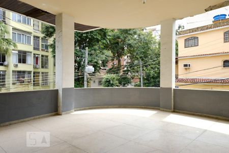 Apartamento à venda com 103m², 2 quartos e 1 vaga Apartamento à venda com 103m², 2 quartos e 1 vagaÁrea comum - Playground