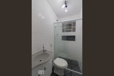 Banheiro de casa para alugar com 1 quarto, 80m² em Parque Maria Domitila, São Paulo