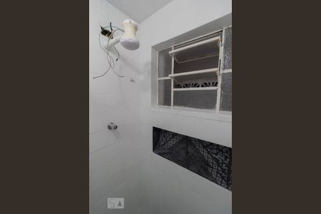 Banheiro de casa para alugar com 1 quarto, 80m² em Parque Maria Domitila, São Paulo