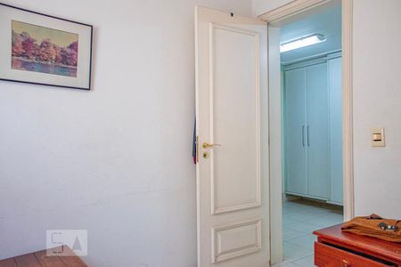 Casa para alugar com 500m², 4 quartos e 3 vagas Casa para alugar com 500m², 4 quartos e 3 vagasQuarto de Serviço 1