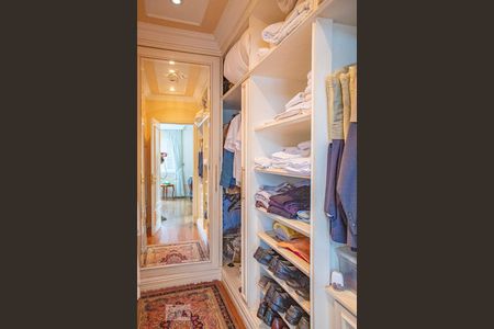 Casa para alugar com 500m², 4 quartos e 3 vagas Casa para alugar com 500m², 4 quartos e 3 vagasCloset