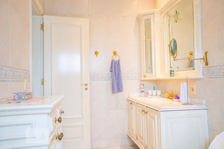 Casa para alugar com 500m², 4 quartos e 3 vagas Casa para alugar com 500m², 4 quartos e 3 vagasBanheiro do Quarto 1