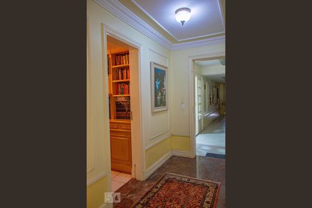 Casa para alugar com 500m², 4 quartos e 3 vagas Casa para alugar com 500m², 4 quartos e 3 vagasCorredor