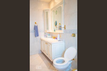 Casa para alugar com 500m², 4 quartos e 3 vagas Casa para alugar com 500m², 4 quartos e 3 vagasBanheiro do Quarto 1