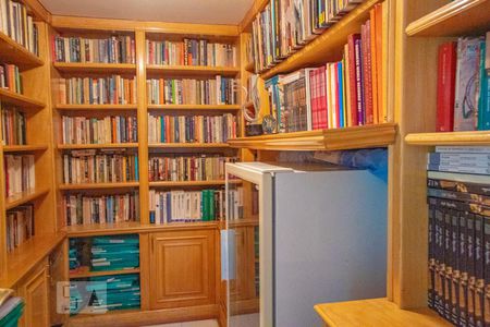 Casa para alugar com 500m², 4 quartos e 3 vagas Casa para alugar com 500m², 4 quartos e 3 vagasBiblioteca