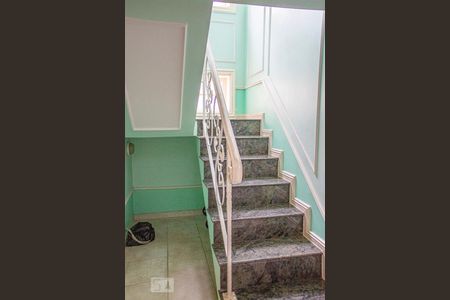 Casa para alugar com 500m², 4 quartos e 3 vagas Casa para alugar com 500m², 4 quartos e 3 vagasEscada