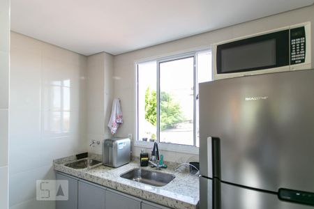 Cozinha de apartamento à venda com 2 quartos, 50m² em Floramar, Belo Horizonte