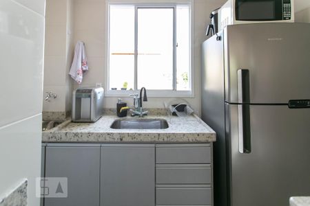 Cozinha de apartamento à venda com 2 quartos, 50m² em Floramar, Belo Horizonte
