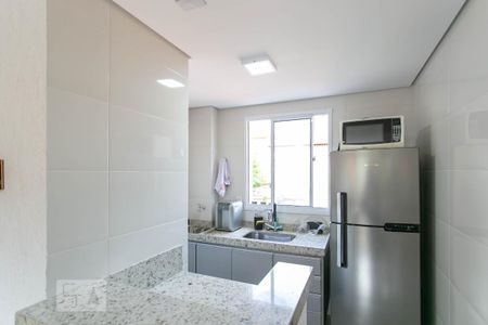 Cozinha de apartamento à venda com 2 quartos, 50m² em Floramar, Belo Horizonte