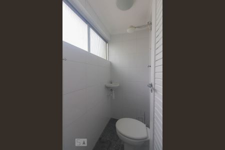 Apartamento para alugar com 90m², 3 quartos e 1 vagaÁrea de Serviço - Banheiro