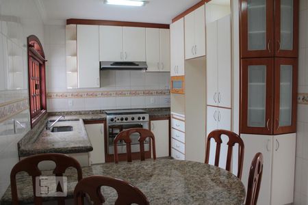 Casa para alugar com 200m², 3 quartos e 8 vagasCozinha