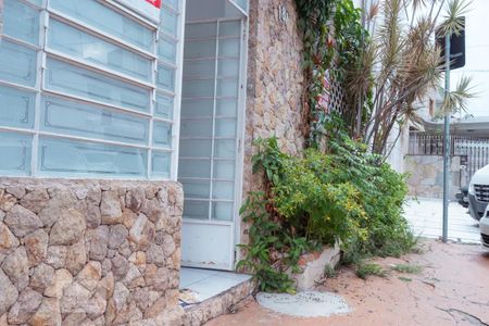 Casa à venda com 250m², 5 quartos e sem vaga Casa à venda com 250m², 5 quartos e sem vagaFachada