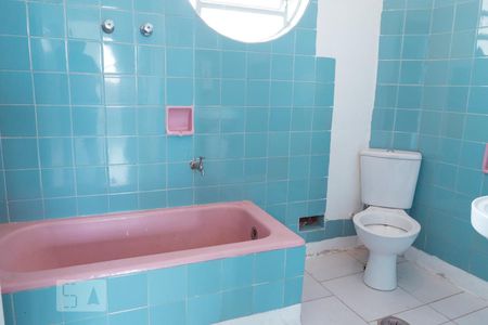 Casa à venda com 250m², 5 quartos e sem vaga Casa à venda com 250m², 5 quartos e sem vagaBanheiro 3