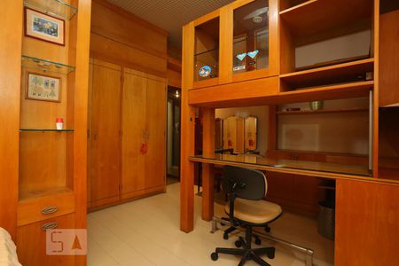 Apartamento à venda com 260m², 4 quartos e 2 vagasQuarto 2