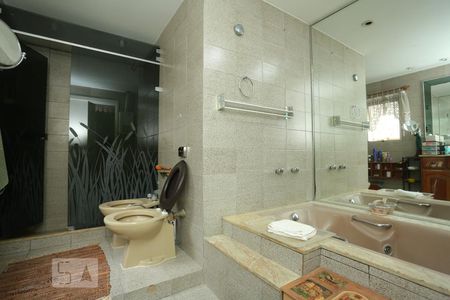 Apartamento à venda com 260m², 4 quartos e 2 vagasBanheiro da Suíte