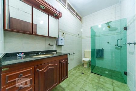 Banheiro 2 de casa para alugar com 3 quartos, 175m² em Parque Bandeirante, Santo André