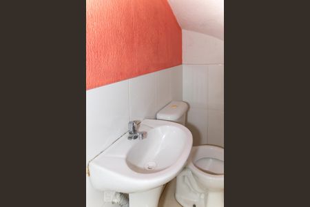 Lavabo de casa de condomínio para alugar com 2 quartos, 72m² em Vila Sílvia, São Paulo