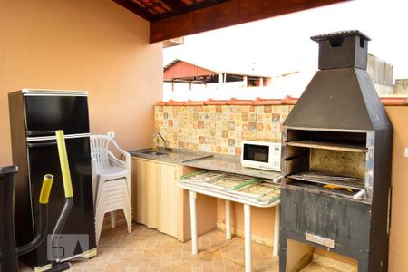 Casa à venda com 180m², 2 quartos e 2 vagas Casa à venda com 180m², 2 quartos e 2 vagasChurrasqueira