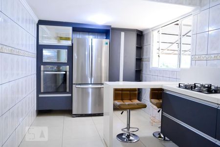 Casa à venda com 180m², 2 quartos e 2 vagas Casa à venda com 180m², 2 quartos e 2 vagasCozinha Vista Ampla