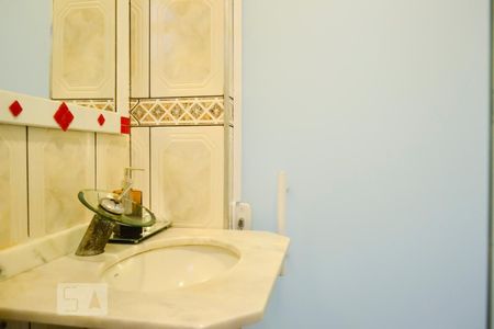 Casa à venda com 180m², 2 quartos e 2 vagas Casa à venda com 180m², 2 quartos e 2 vagasBanheiro Lavatório