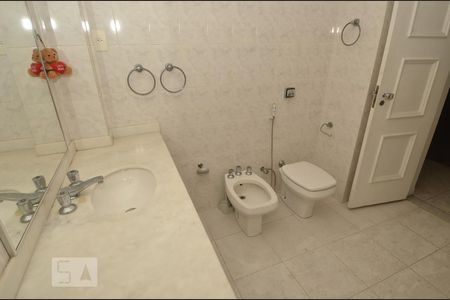 Apartamento à venda com 215m², 3 quartos e 1 vagaBanheiro 2
