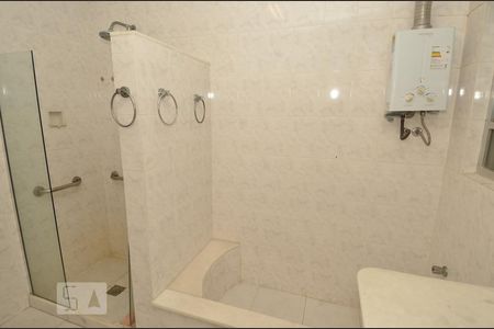 Apartamento à venda com 215m², 3 quartos e 1 vagaBanheiro 2