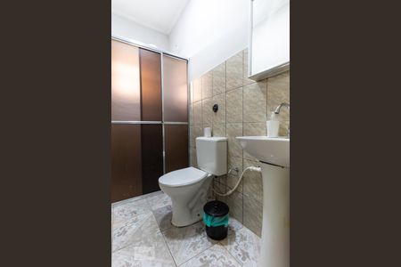 Casa à venda com 250m², 5 quartos e 5 vagasEdícula - Banheiro