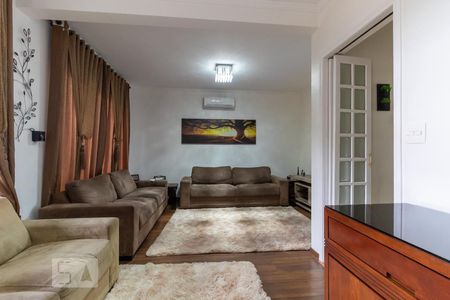 Casa à venda com 250m², 5 quartos e 5 vagasSala