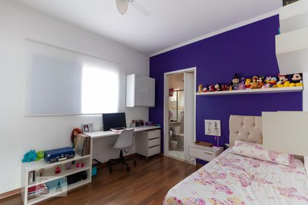 Casa à venda com 250m², 5 quartos e 5 vagasSuíte 2