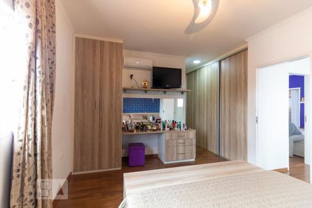 Casa à venda com 250m², 5 quartos e 5 vagasSuíte 1