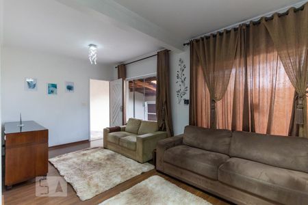 Casa à venda com 250m², 5 quartos e 5 vagasSala