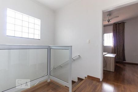 Casa à venda com 250m², 5 quartos e 5 vagasEscada