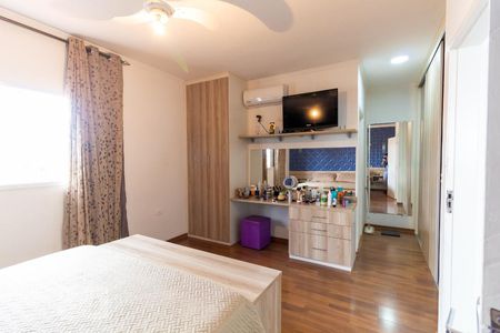 Casa à venda com 250m², 5 quartos e 5 vagasSuíte 1