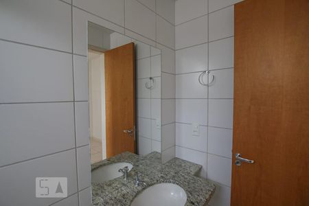 Apartamento para alugar com 69m², 3 quartos e 2 vagasDetalhe do Banheiro da Suíte - Espelho