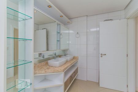 Apartamento para alugar com 193m², 4 quartos e 3 vagas Apartamento para alugar com 193m², 4 quartos e 3 vagasBanheiro da Suíte 1