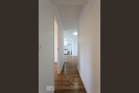 Corredor de apartamento à venda com 2 quartos, 51m² em Vila Suzana, São Paulo