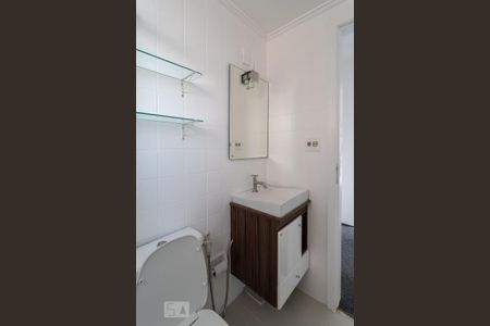 Banheiro de apartamento para alugar com 1 quarto, 64m² em Pinheiros, São Paulo