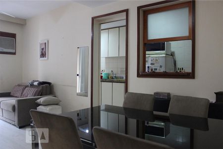 Sala de apartamento para alugar com 2 quartos, 75m² em Barra da Tijuca, Rio de Janeiro