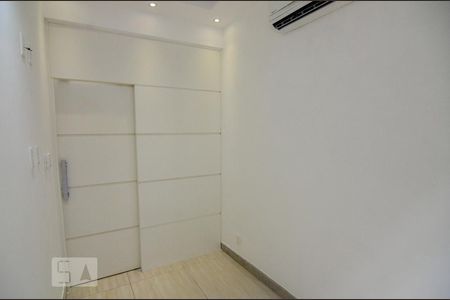 Quarto de kitnet/studio à venda com 1 quarto, 30m² em Copacabana, Rio de Janeiro