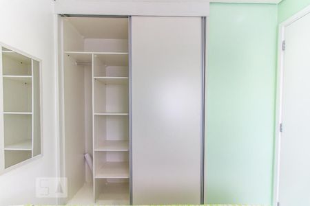 Apartamento para alugar com 42m², 1 quarto e sem vaga Apartamento para alugar com 42m², 1 quarto e sem vagaDetalhe armário quarto